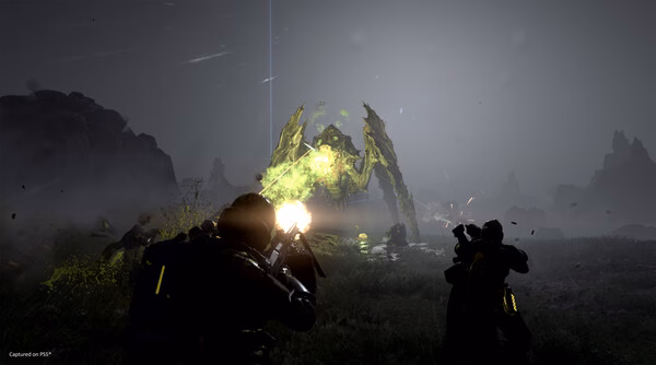 HELLDIVERS 2 screenshot: Players engage a glowing alien creature in a foggy battlefield, firing weapons amidst intense combat action.
